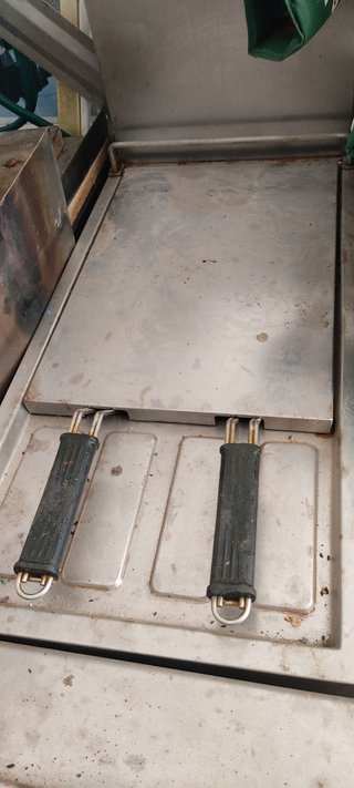 Cocina industrial, plancha y freidoras