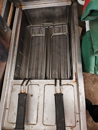 Cocina industrial, plancha y freidoras
