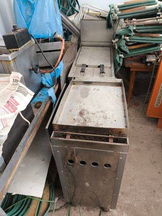 Cocina industrial, plancha y freidoras