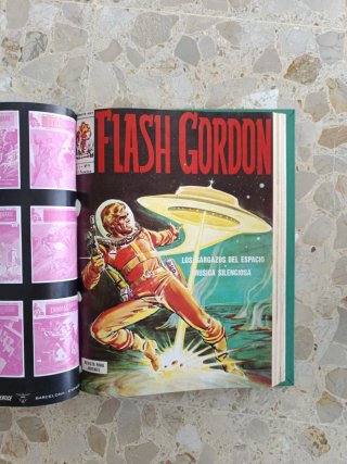 Comics Flash Gordon Están encuadernados en un tomo
