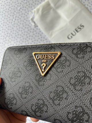 Cartera Guess Negra y Gris