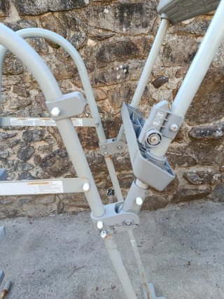 Escalera Piscina Metal y Plástico Gris