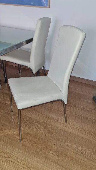 Mesa cristal y 4 sillas comedor