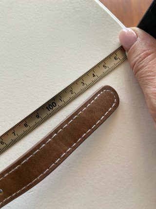 Cinturón de piel con apliques