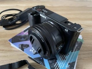 Cámara Sony ZV-E10 + Objetivo 16-50mm 4K