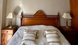 Testata e 2 comodini in legno massello