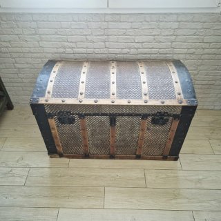 Baúl antiguo de madera estilo vintage