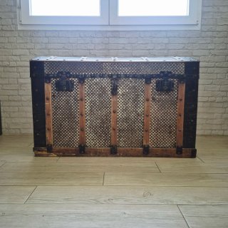 Baúl antiguo de madera estilo vintage