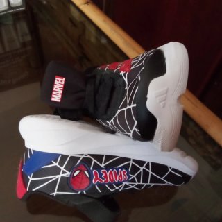Botas plateadas con cremallera para niños
