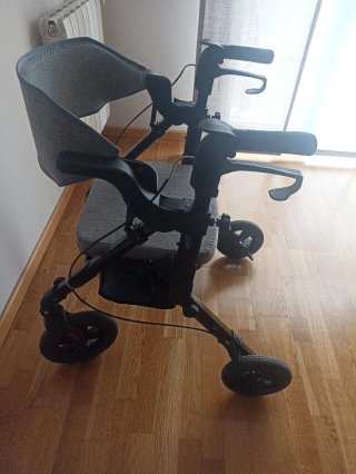 Andador vocic con asiento y reposapiés