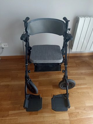 Andador vocic con asiento y reposapiés