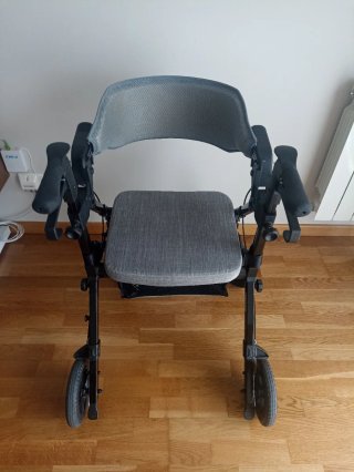 Andador vocic con asiento y reposapiés
