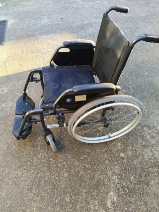 Silla de ruedas plegable
