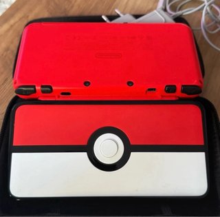 Nintendo 2DS XL Pokeball