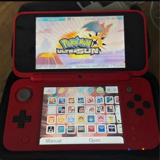 Nintendo 2DS XL Pokeball