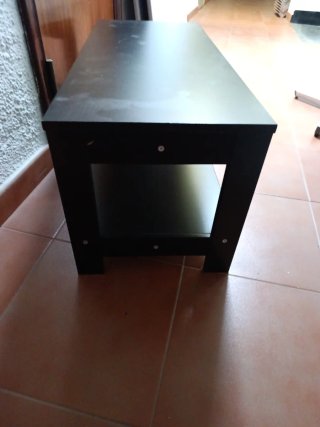 Mesa de centro negra de madera