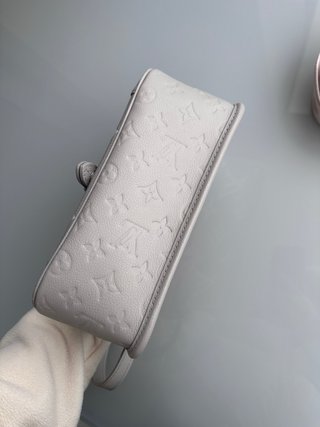 Louis Vuitton Diane NM Cuero Empreinte Gris