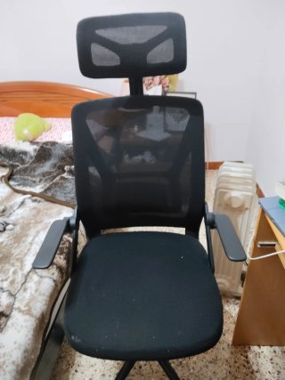 Silla ergonómica de oficina negra