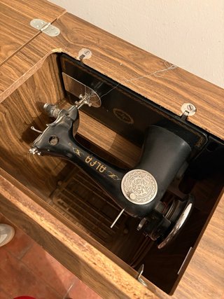 Máquina de coser Alfa antigua
