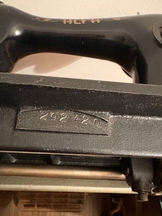 Máquina de coser Alfa antigua