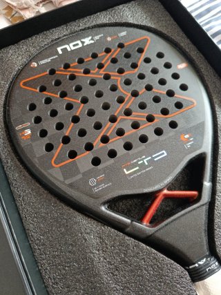 Pala Nox AT10 Edición Limitada 2023