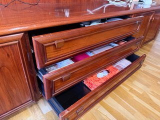 Mueble de salón madera y cristal