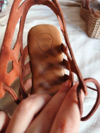 Sandalias romanas piel cuña