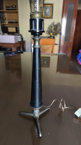 Pie de lamparita antiguo