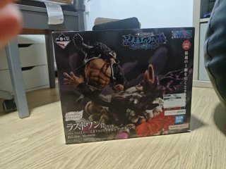 Figura Kuma vs Saint Saturn - One Piece