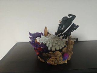 Figura Kuma vs Saint Saturn - One Piece