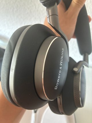 Bowers & Wilkins PX8 Negros y Plateados