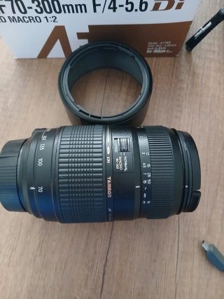 Nikon D3000 + Obiettivo Tamron 70-300mm