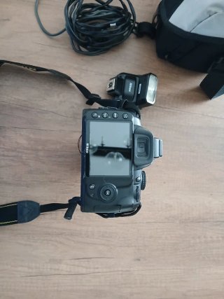 Nikon D3000 + Obiettivo Tamron 70-300mm