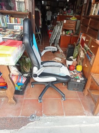 Silla de oficina con ruedas