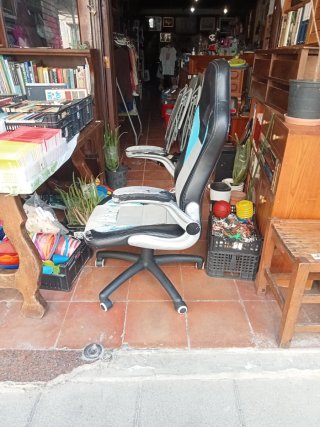 Silla de oficina con ruedas