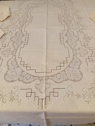 Tovaglia vintage in lino ricamata