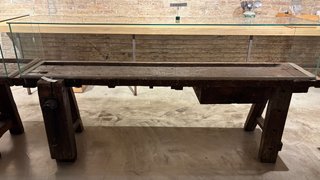 Mesa de carpintero antigua restaurada