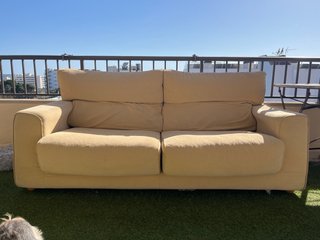 Sofá de 2 plazas beige