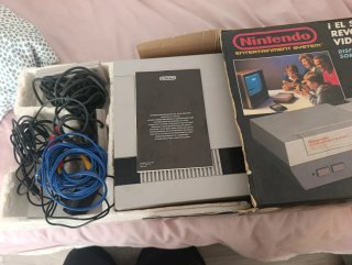 Nintendo NES Caja Española con Mandos y Cables