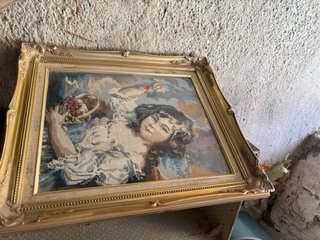 Baúl antiguo de madera y metal