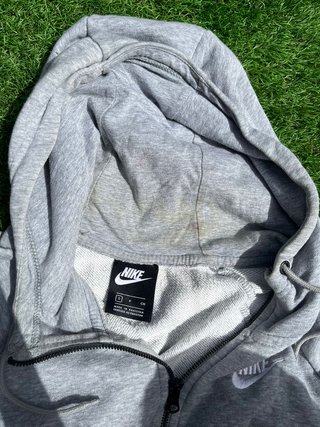 Sudadera Nike gris con cremallera