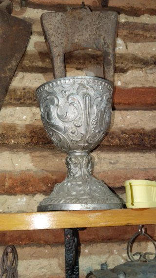 Cáliz antiguo decorado