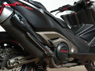 KYMCO AK 550