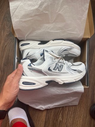New Balance 530 Plata y Blanco