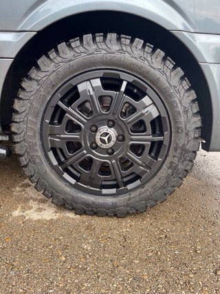 Llantas aluminio y neumáticos 4x4 Mercedes Viano