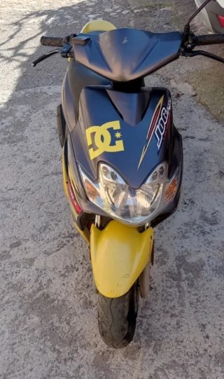 Yamaha Jog RR gris y amarillo