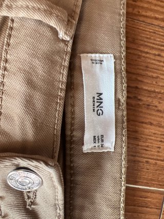 Pantalón cargo Mango beige talla 34