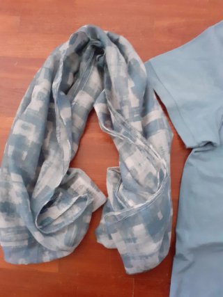Maglia polo e foulard blu/verde acqua