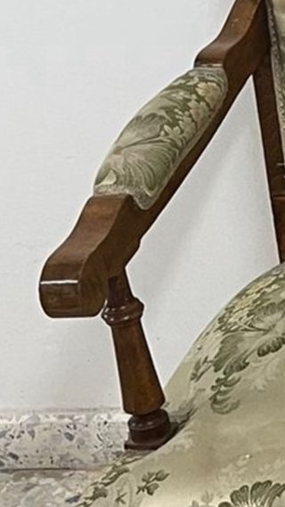 Conjunto antiguo: sofá, 2 sillones y 4 sillas.