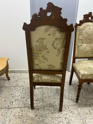 Conjunto antiguo: sofá, 2 sillones y 4 sillas.